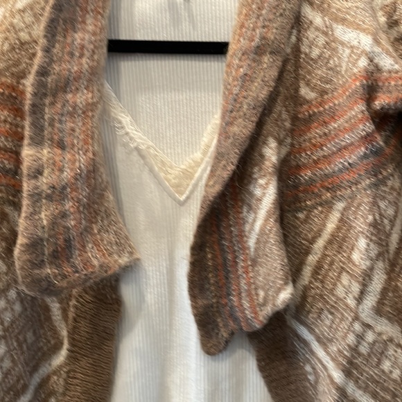 Wool blend BKE Gimmicks Cardigan with matching shirt. - Picture 2 of 3